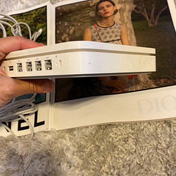 Apple Router AirPort Extreme Base Station Model A1143 - Picture 6 of 13